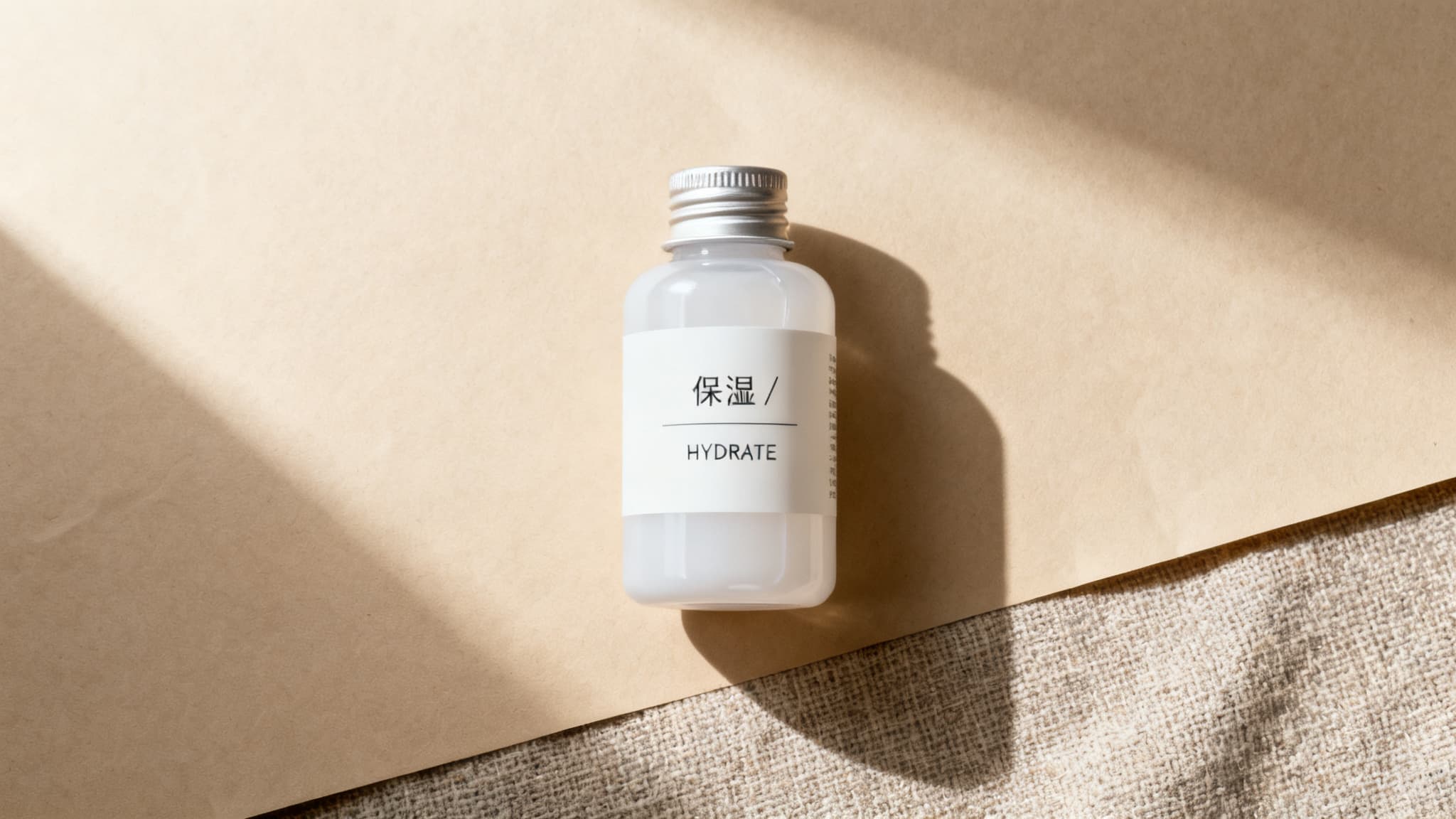 Top-down skincare bottle mockup with bilingual label.